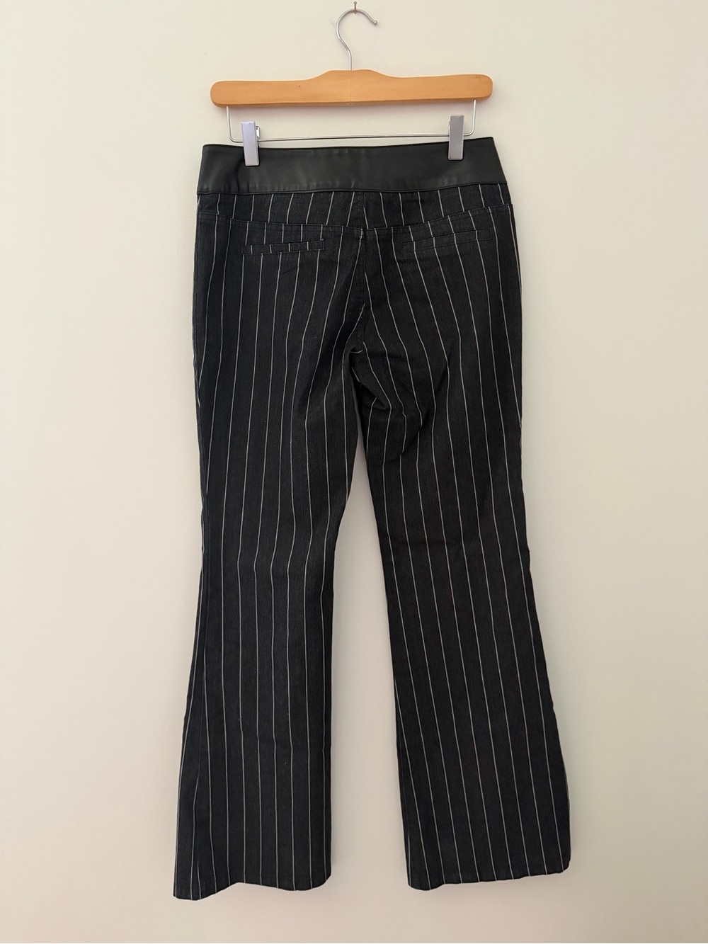 BRAND NEW: Edikted Pinstripe & Faux Leather Low Rise Flared Jeans - Size S - Picture 3 of 9